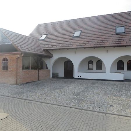 U Vinarstvi Hotel Mutěnice Buitenkant foto
