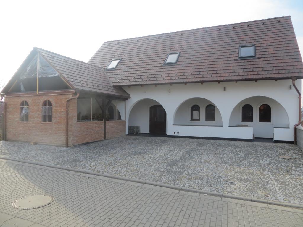 U Vinarstvi Hotel Mutěnice Buitenkant foto